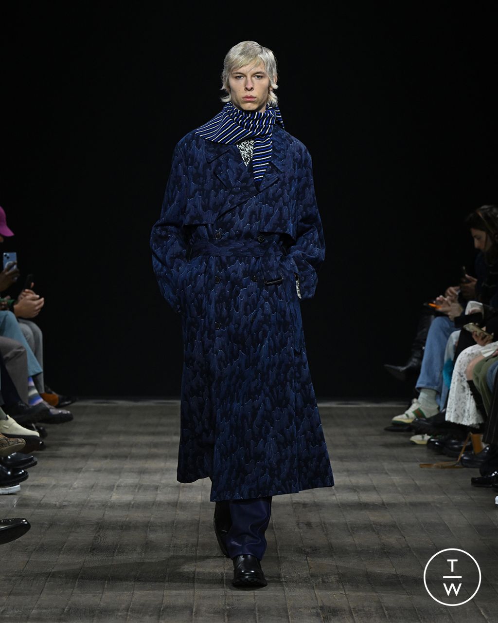 Fashion Week Paris Fall/Winter 2023 look 12 de la collection Paul Smith menswear