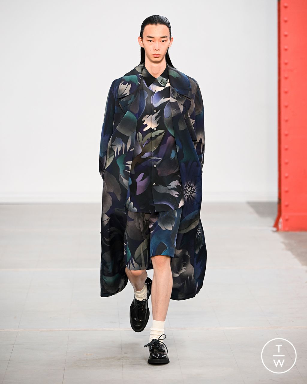 Fashion Week Paris Spring/Summer 2023 look 13 from the Paul Smith collection 男装