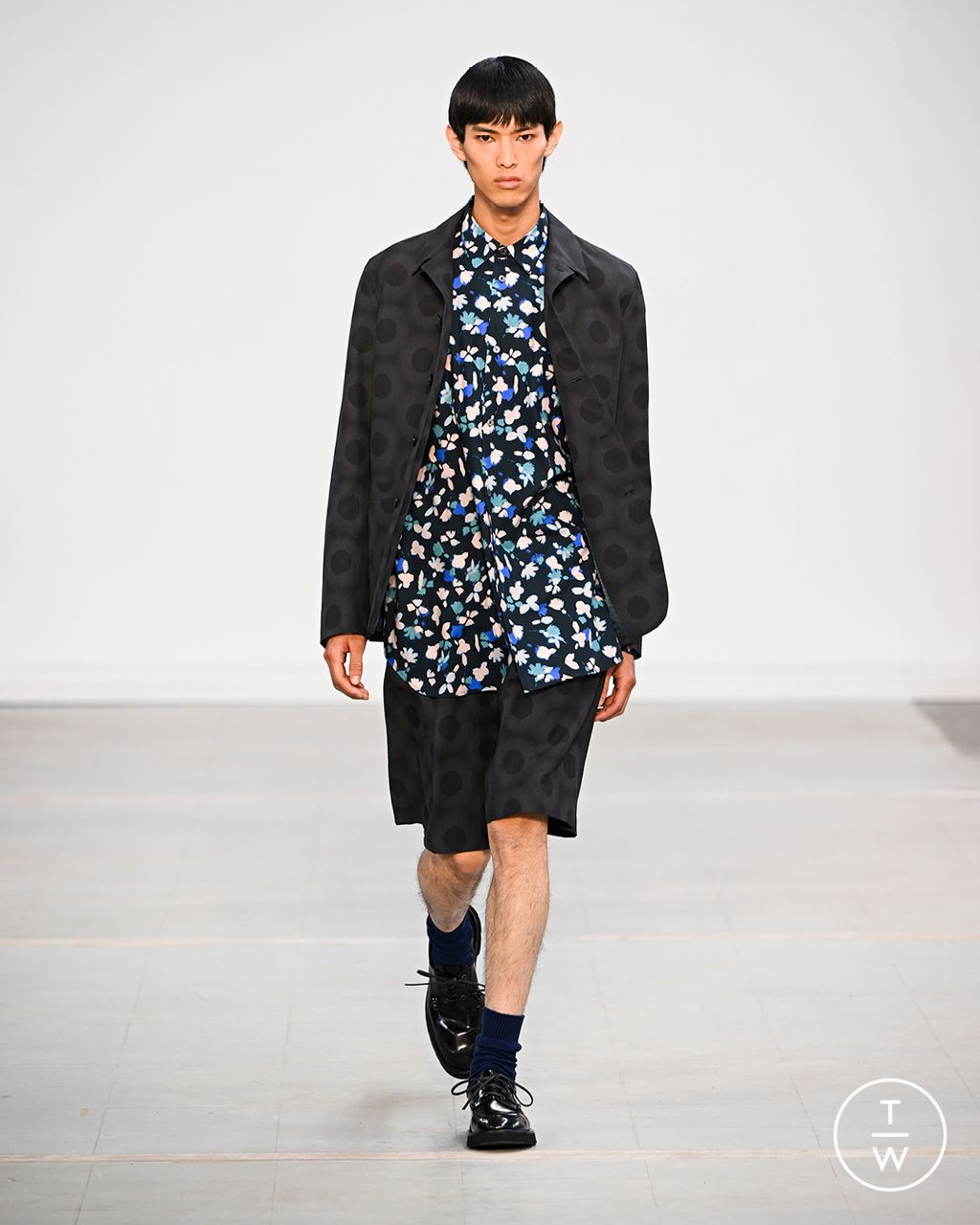Fashion Week Paris Spring/Summer 2023 look 14 from the Paul Smith collection menswear