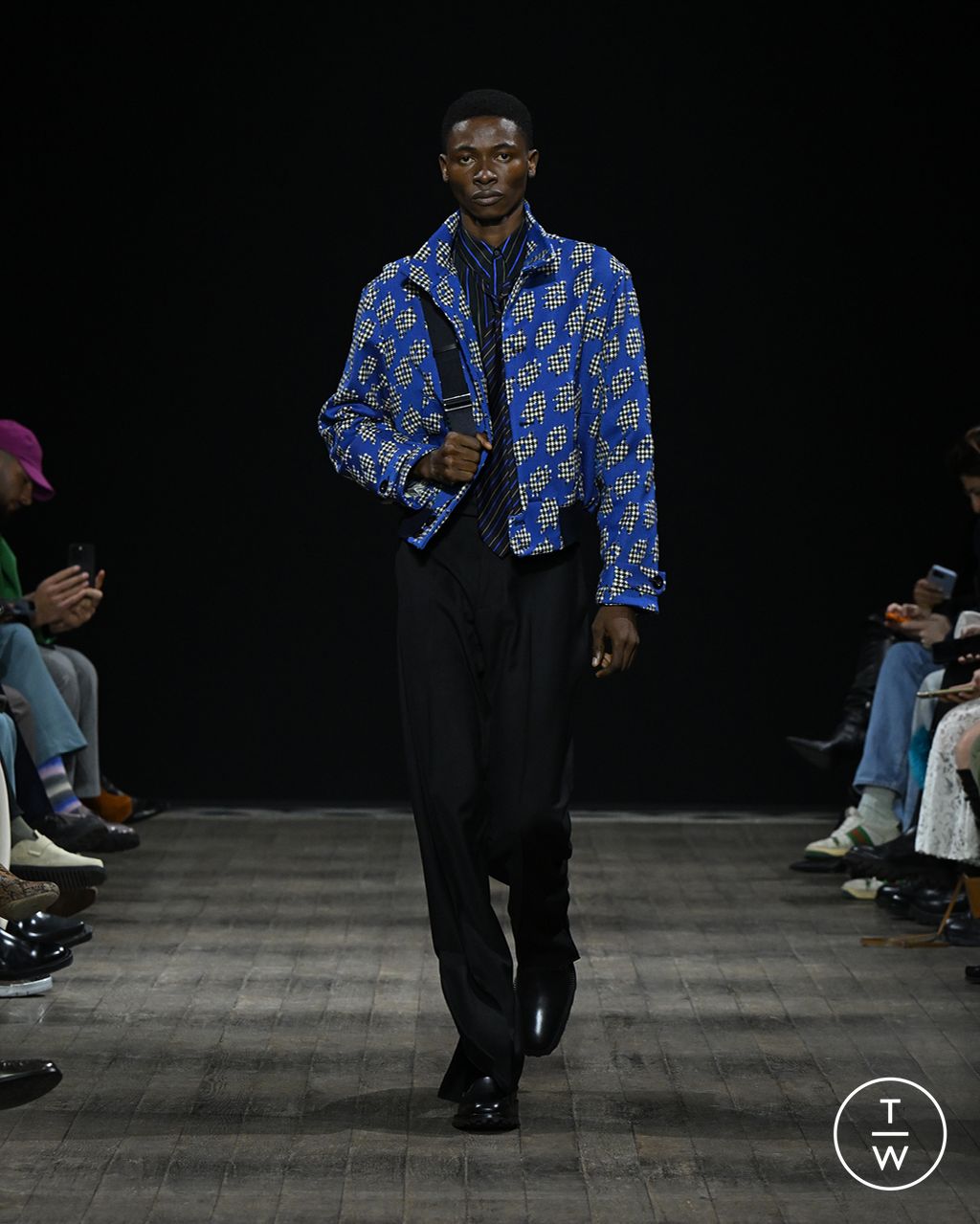Fashion Week Paris Fall/Winter 2023 look 16 from the Paul Smith collection 男装