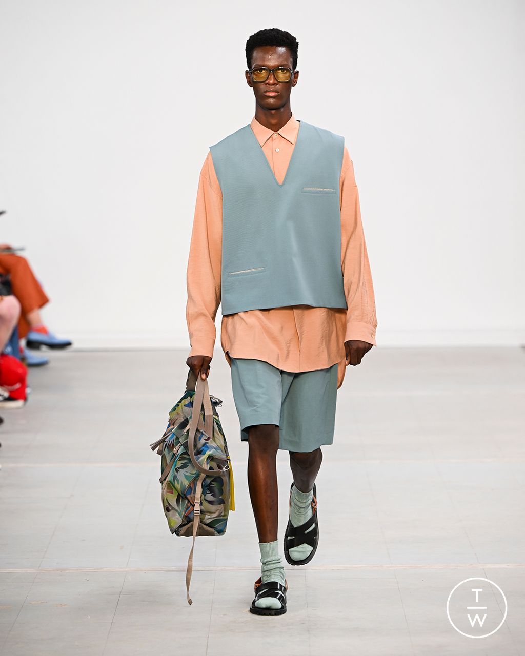 Fashion Week Paris Spring/Summer 2023 look 19 from the Paul Smith collection menswear