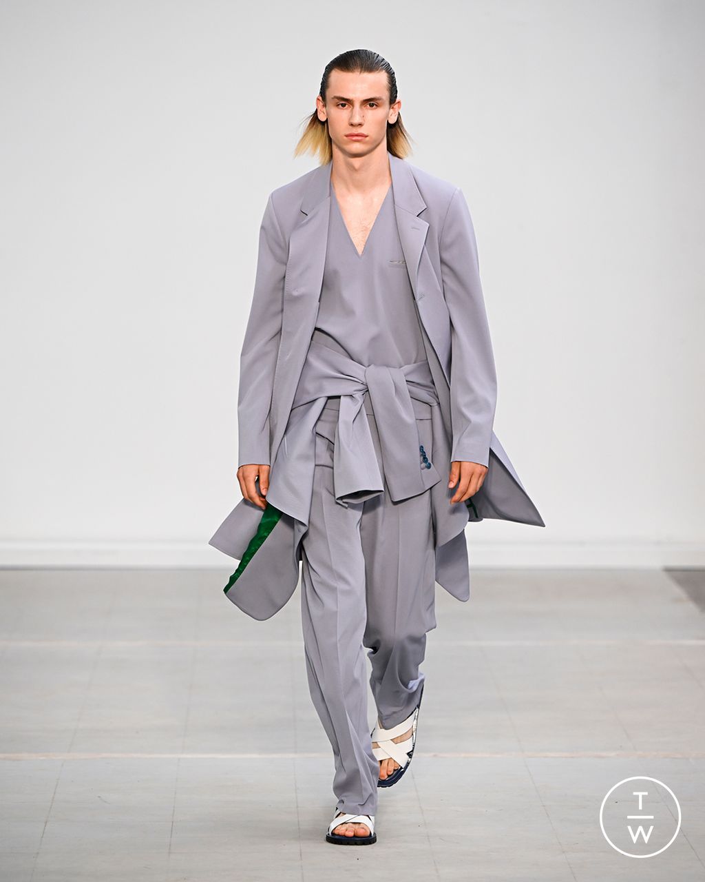 Fashion Week Paris Spring/Summer 2023 look 2 from the Paul Smith collection 男装