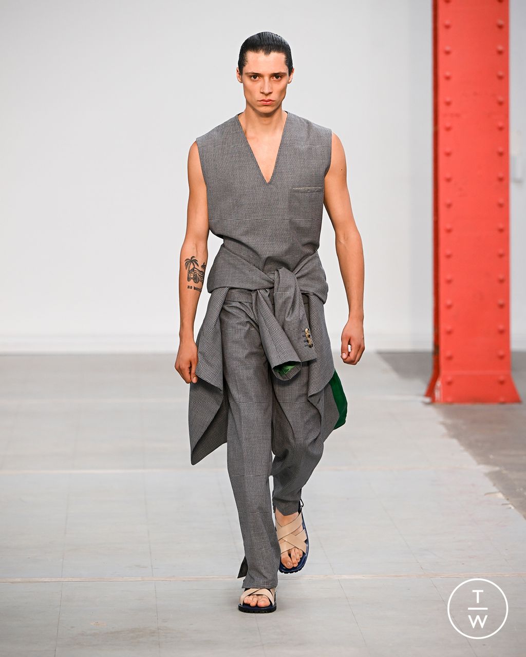 Fashion Week Paris Spring/Summer 2023 look 22 from the Paul Smith collection 男装