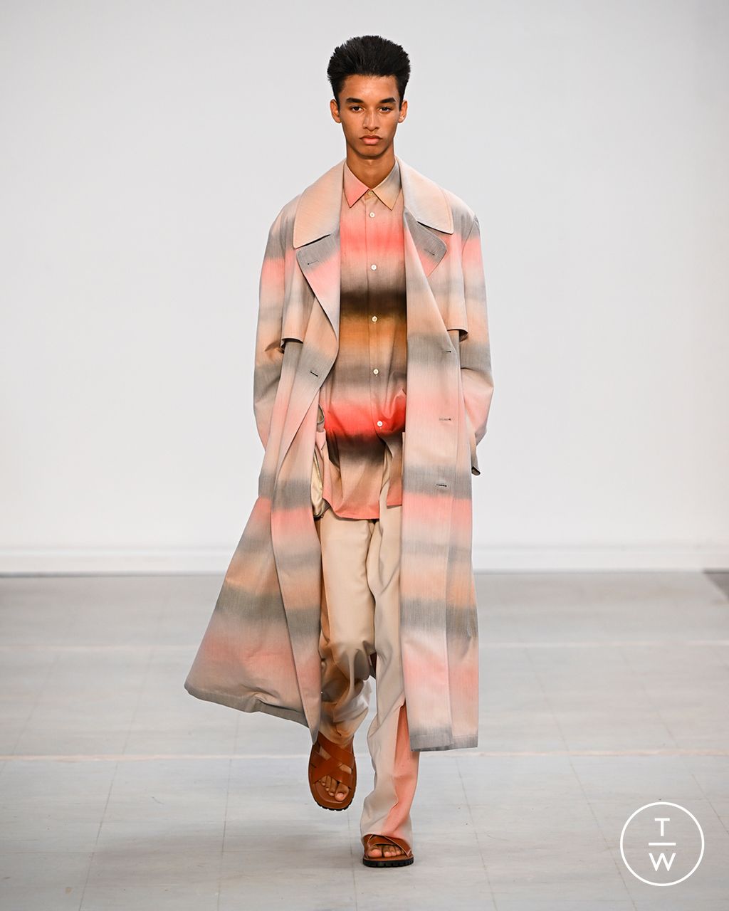 Fashion Week Paris Spring/Summer 2023 look 23 from the Paul Smith collection 男装