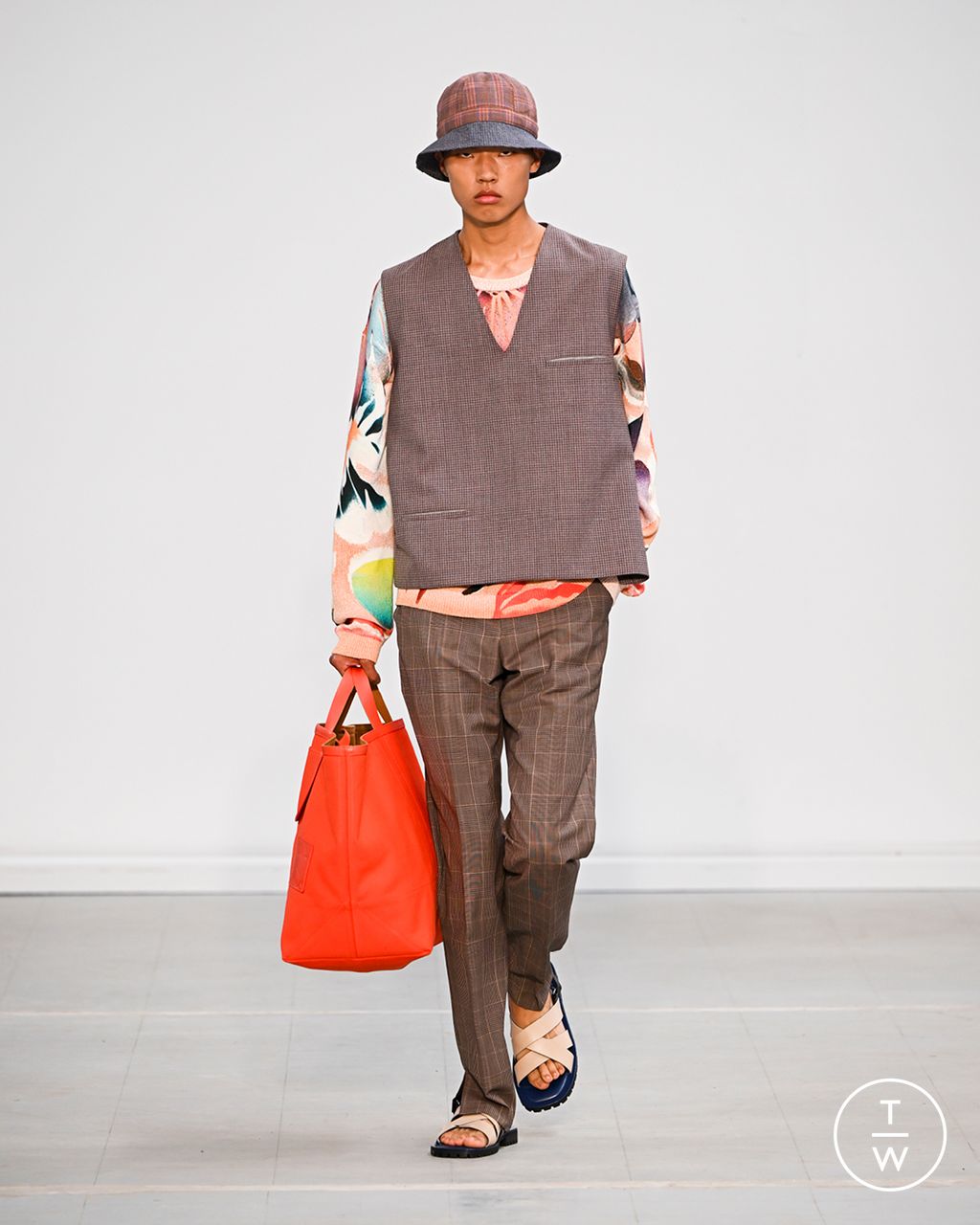 Fashion Week Paris Spring/Summer 2023 look 25 from the Paul Smith collection menswear