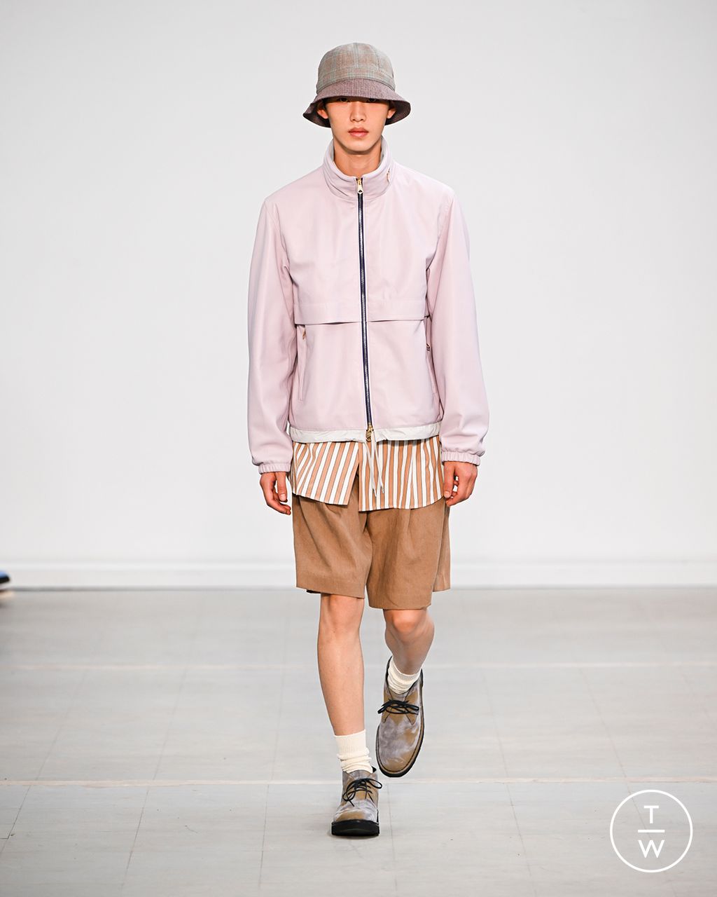 Fashion Week Paris Spring/Summer 2023 look 26 from the Paul Smith collection 男装