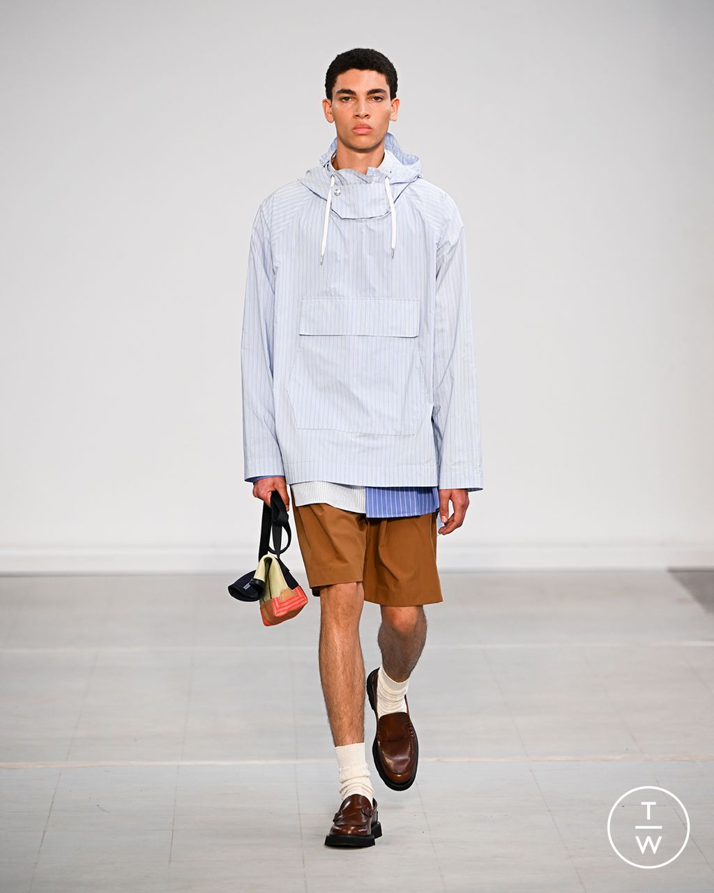 Fashion Week Paris Spring/Summer 2023 look 27 from the Paul Smith collection 男装