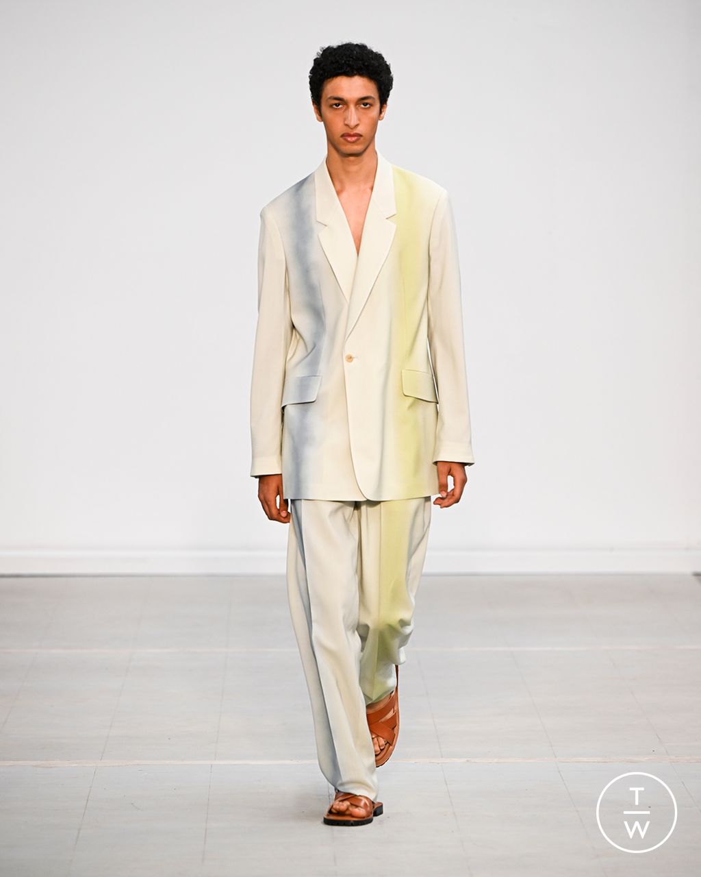 Fashion Week Paris Spring/Summer 2023 look 28 from the Paul Smith collection menswear