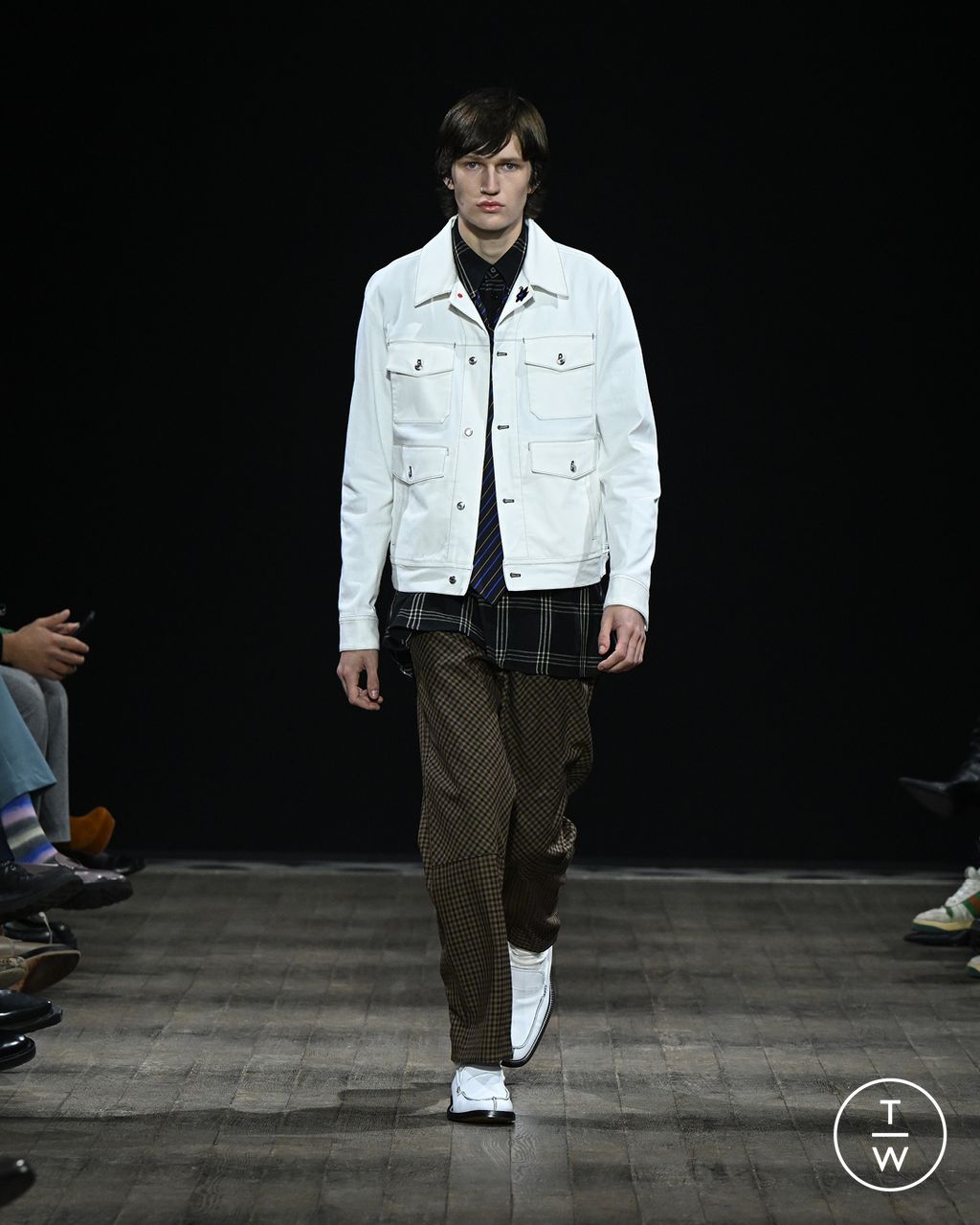 Fashion Week Paris Fall/Winter 2023 look 29 from the Paul Smith collection 男装