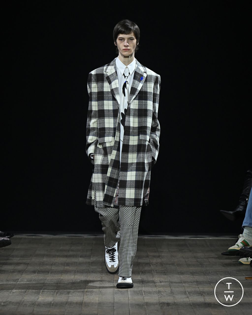Fashion Week Paris Fall/Winter 2023 look 30 from the Paul Smith collection 男装