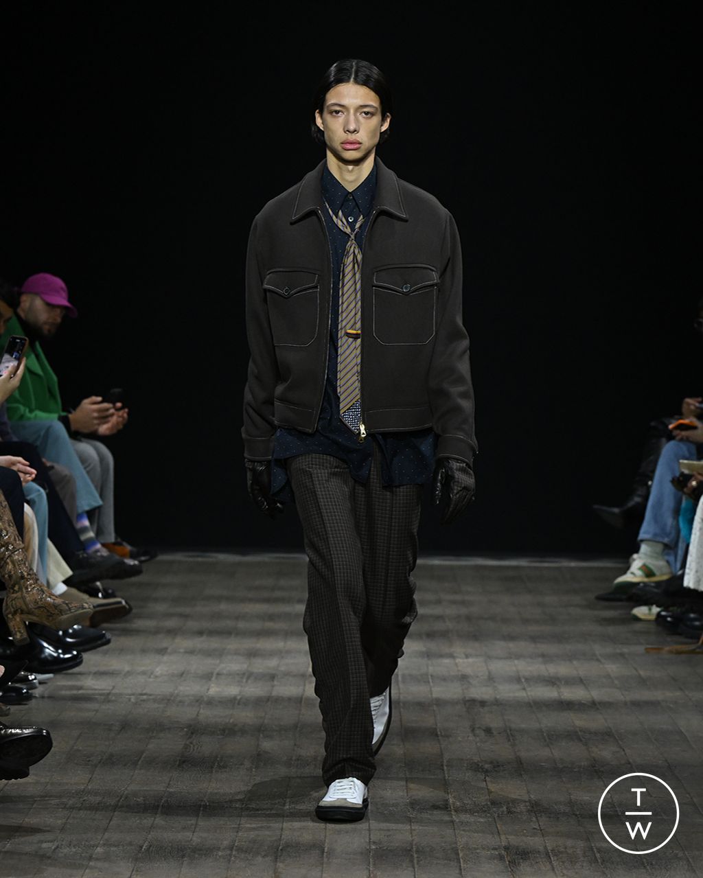 Fashion Week Paris Fall/Winter 2023 look 31 from the Paul Smith collection menswear