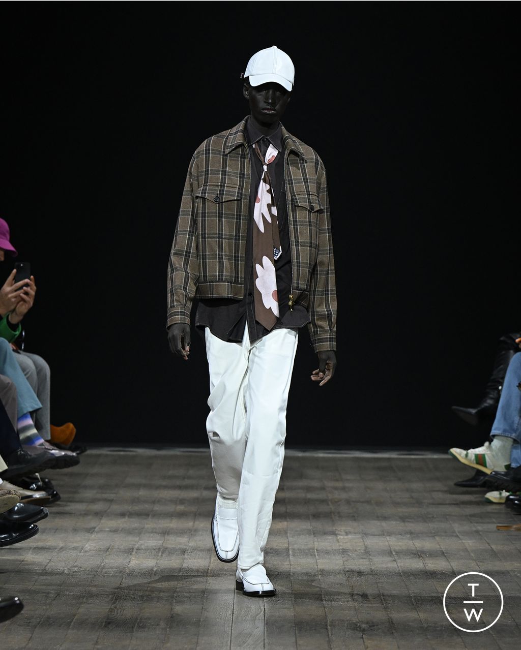 Fashion Week Paris Fall/Winter 2023 look 32 from the Paul Smith collection menswear