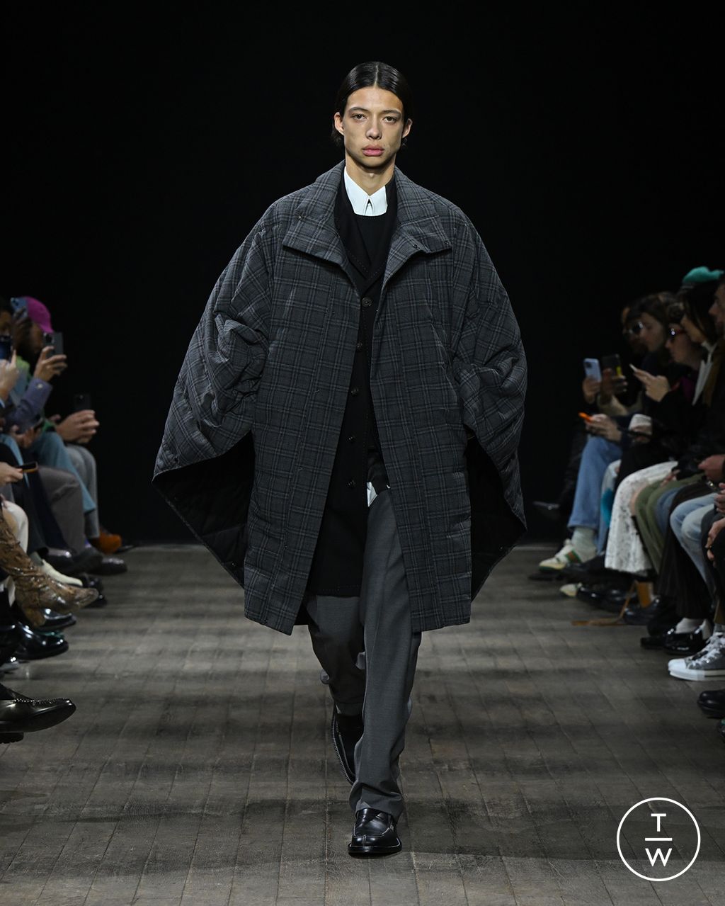 Fashion Week Paris Fall/Winter 2023 look 4 from the Paul Smith collection menswear