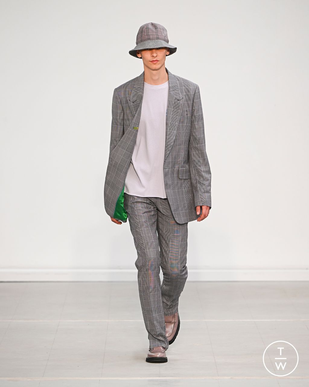 Fashion Week Paris Spring/Summer 2023 look 5 from the Paul Smith collection menswear