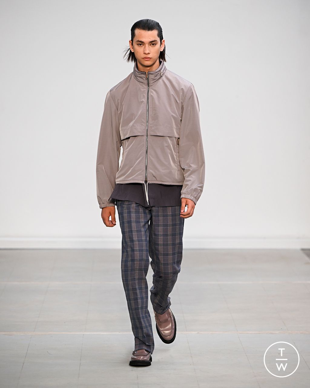 Fashion Week Paris Spring/Summer 2023 look 7 from the Paul Smith collection menswear
