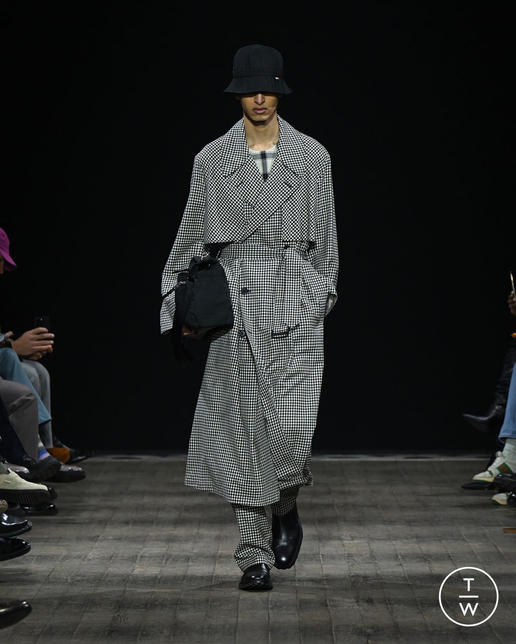 Fashion Week Paris Fall/Winter 2023 look 7 from the Paul Smith collection 男装