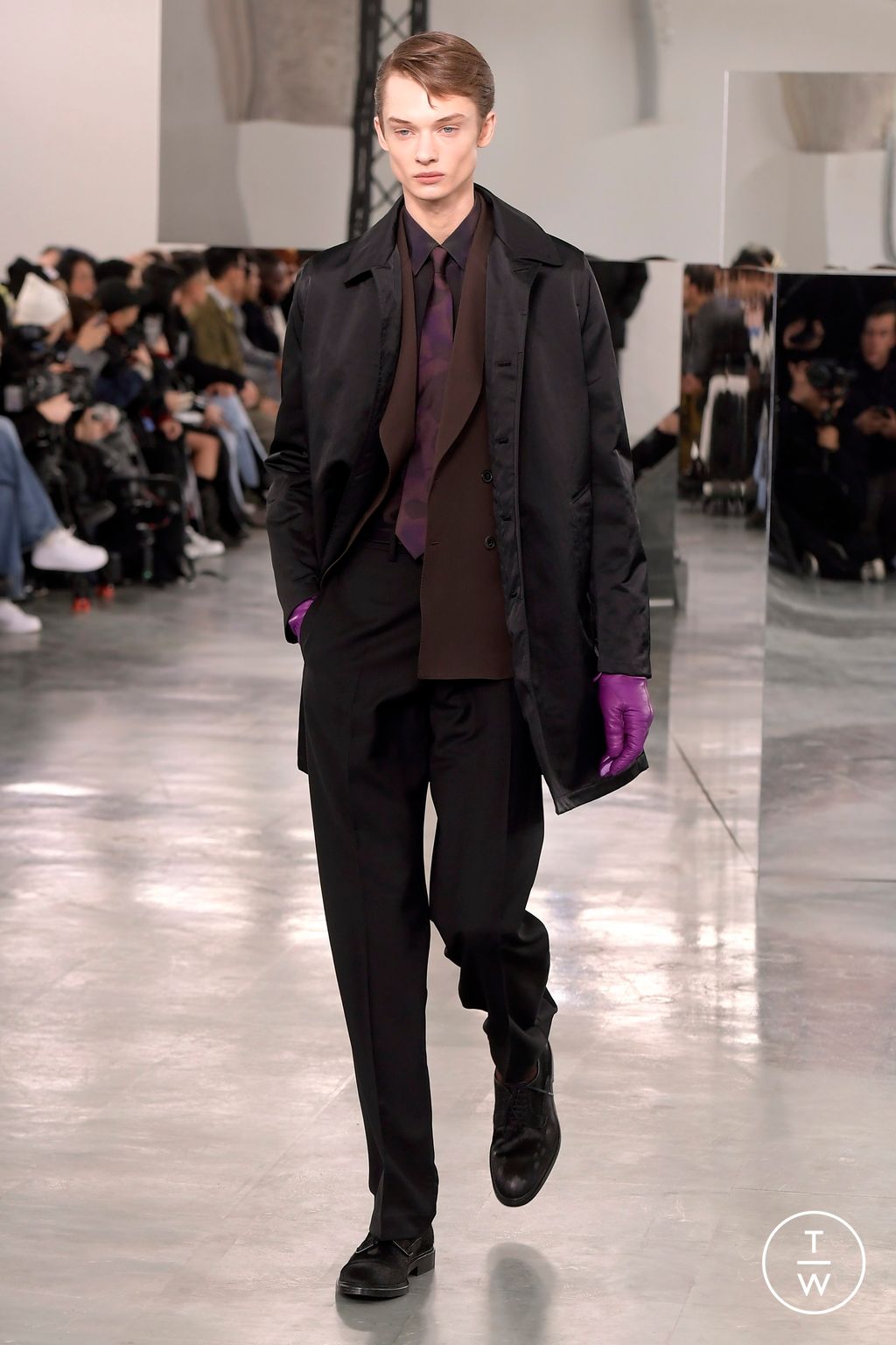 Fashion Week Paris Fall/Winter 2024 look 1 from the Paul Smith collection menswear