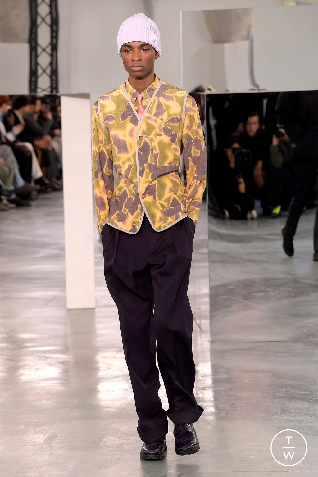 Fashion Week Paris Fall/Winter 2024 look 6 from the Paul Smith collection menswear