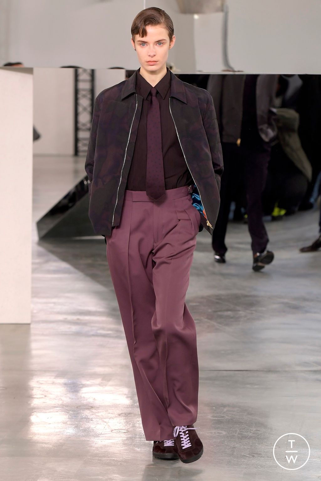 Fashion Week Paris Fall/Winter 2024 look 8 from the Paul Smith collection 男装