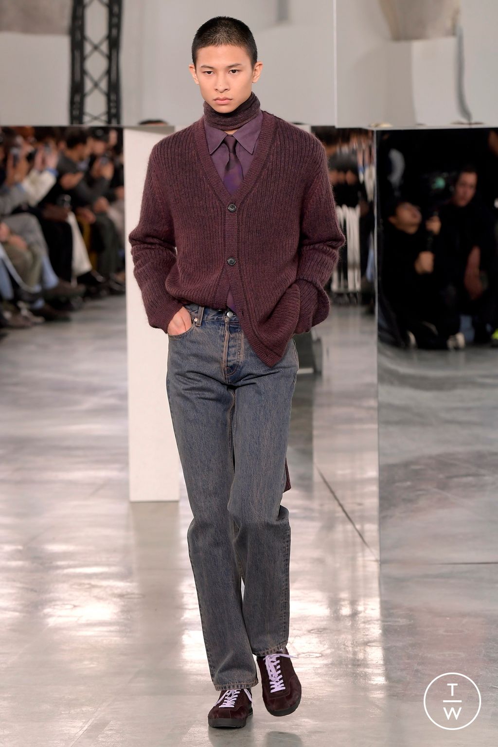 Fashion Week Paris Fall/Winter 2024 look 10 from the Paul Smith collection menswear