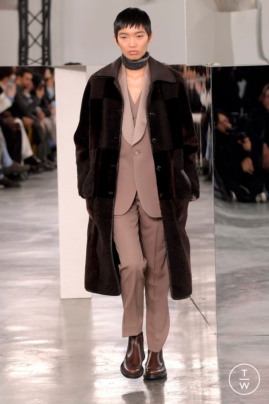 Fashion Week Paris Fall/Winter 2024 look 14 from the Paul Smith collection menswear