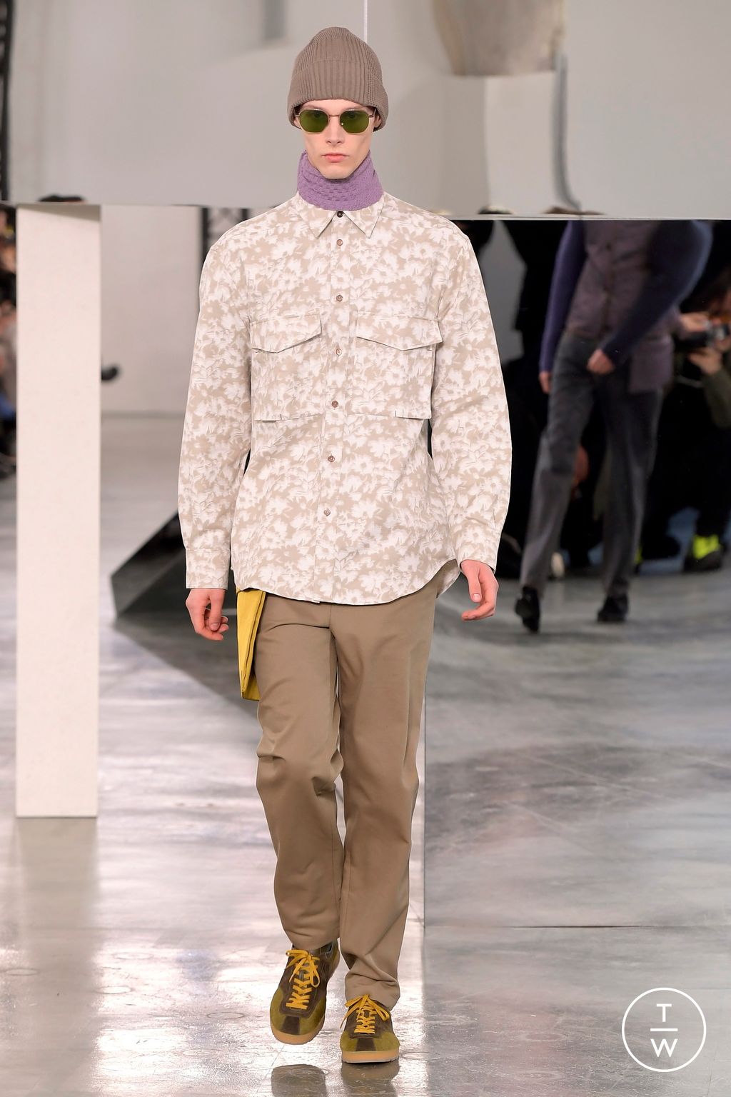 Fashion Week Paris Fall/Winter 2024 look 16 from the Paul Smith collection menswear