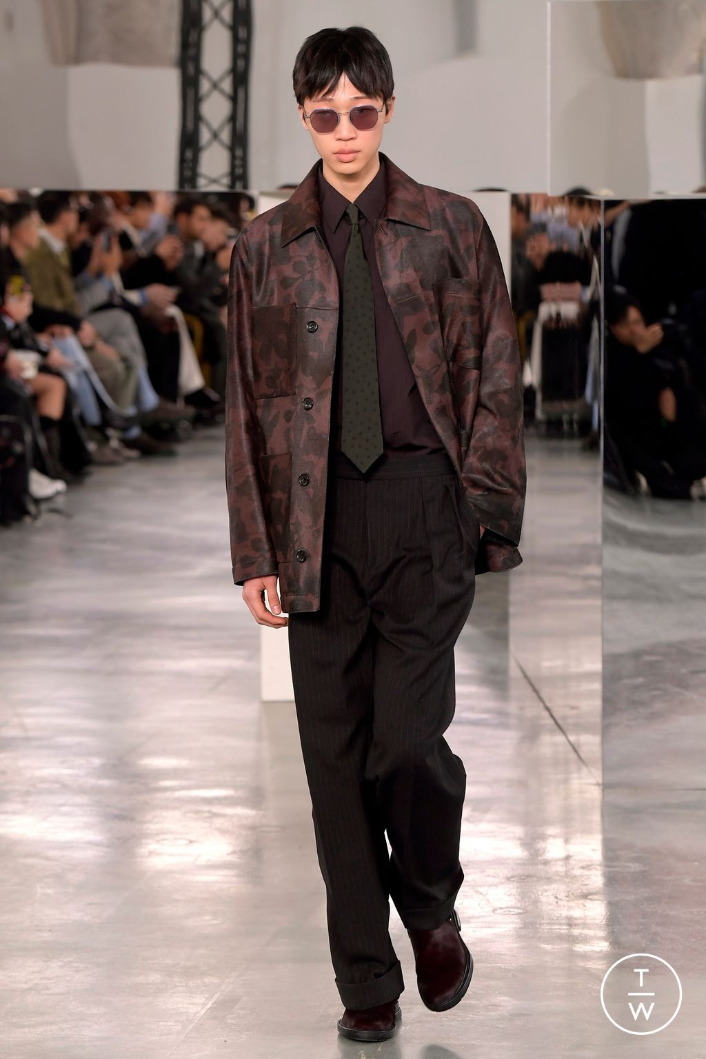 Fashion Week Paris Fall/Winter 2024 look 18 from the Paul Smith collection menswear