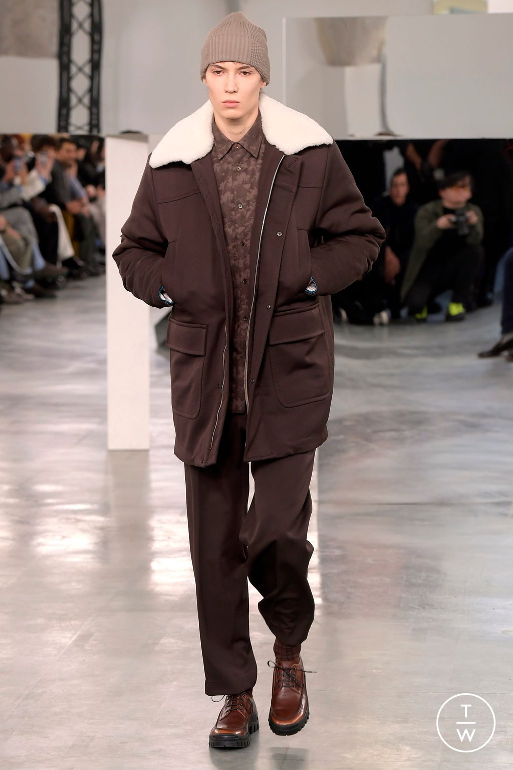 Fashion Week Paris Fall/Winter 2024 look 19 de la collection Paul Smith menswear