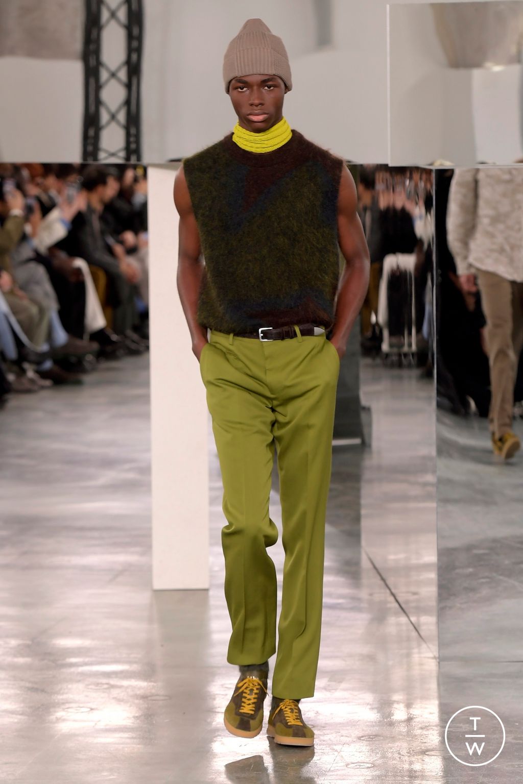 Fashion Week Paris Fall/Winter 2024 look 20 de la collection Paul Smith menswear