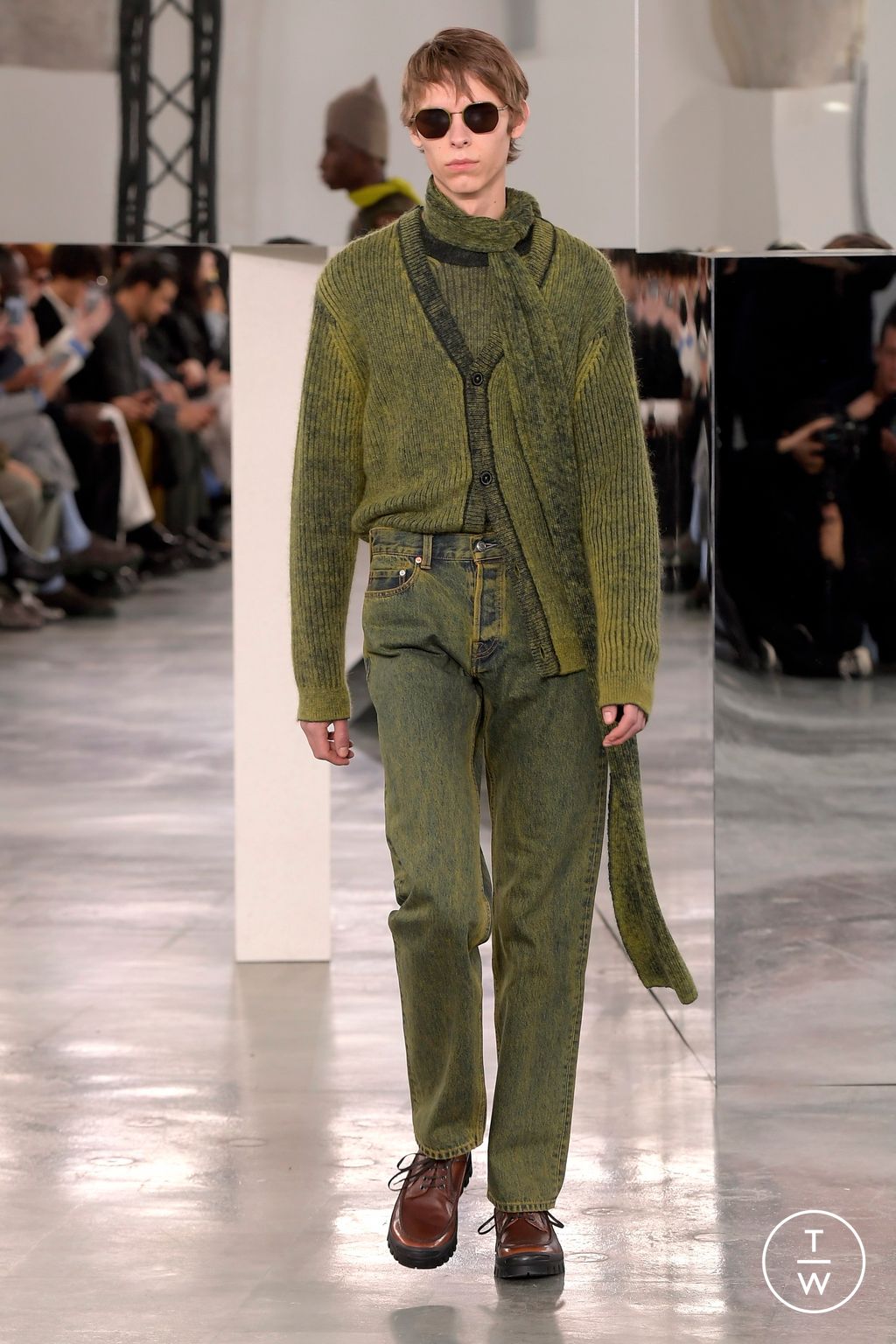 Fashion Week Paris Fall/Winter 2024 look 21 from the Paul Smith collection 男装