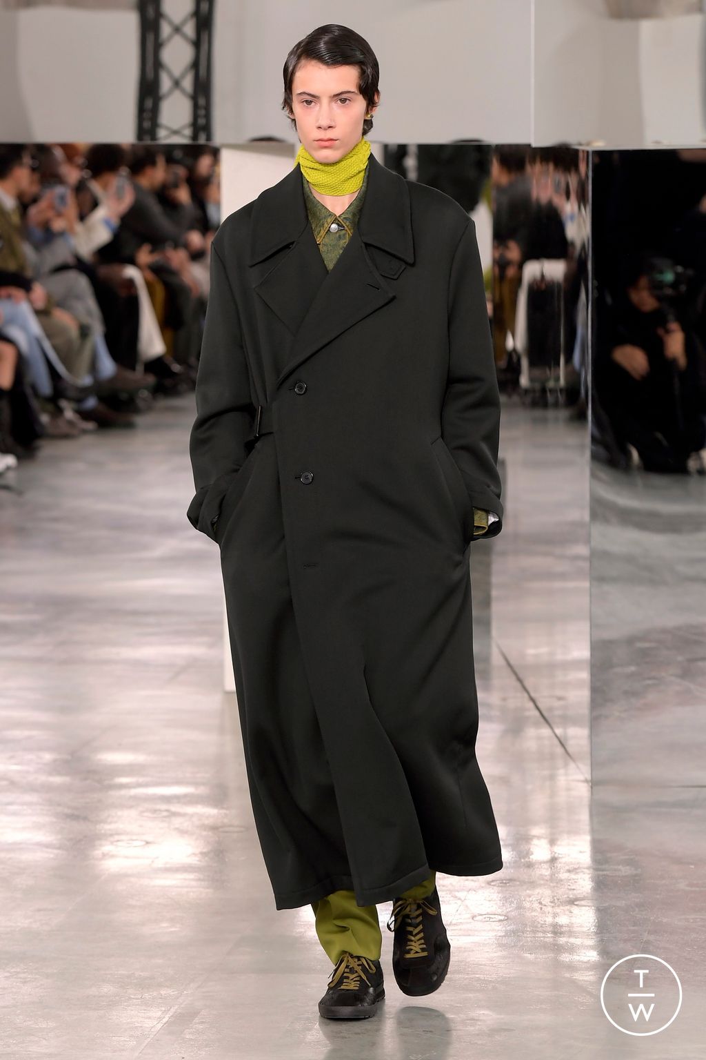 Fashion Week Paris Fall/Winter 2024 look 22 from the Paul Smith collection menswear
