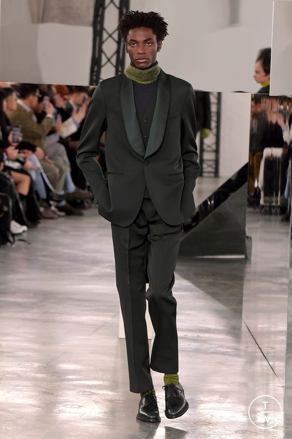 Fashion Week Paris Fall/Winter 2024 look 23 from the Paul Smith collection 男装