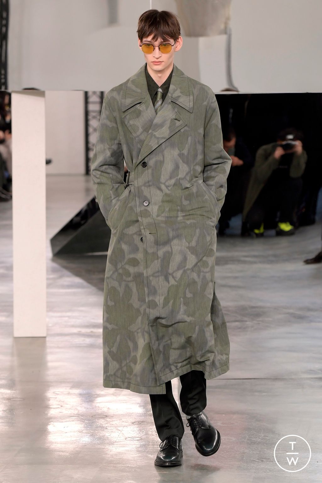 Fashion Week Paris Fall/Winter 2024 look 25 from the Paul Smith collection 男装