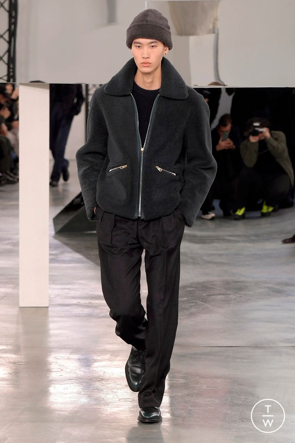 Fashion Week Paris Fall/Winter 2024 look 26 from the Paul Smith collection menswear