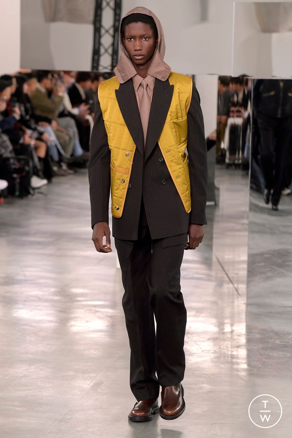 Fashion Week Paris Fall/Winter 2024 look 30 de la collection Paul Smith menswear