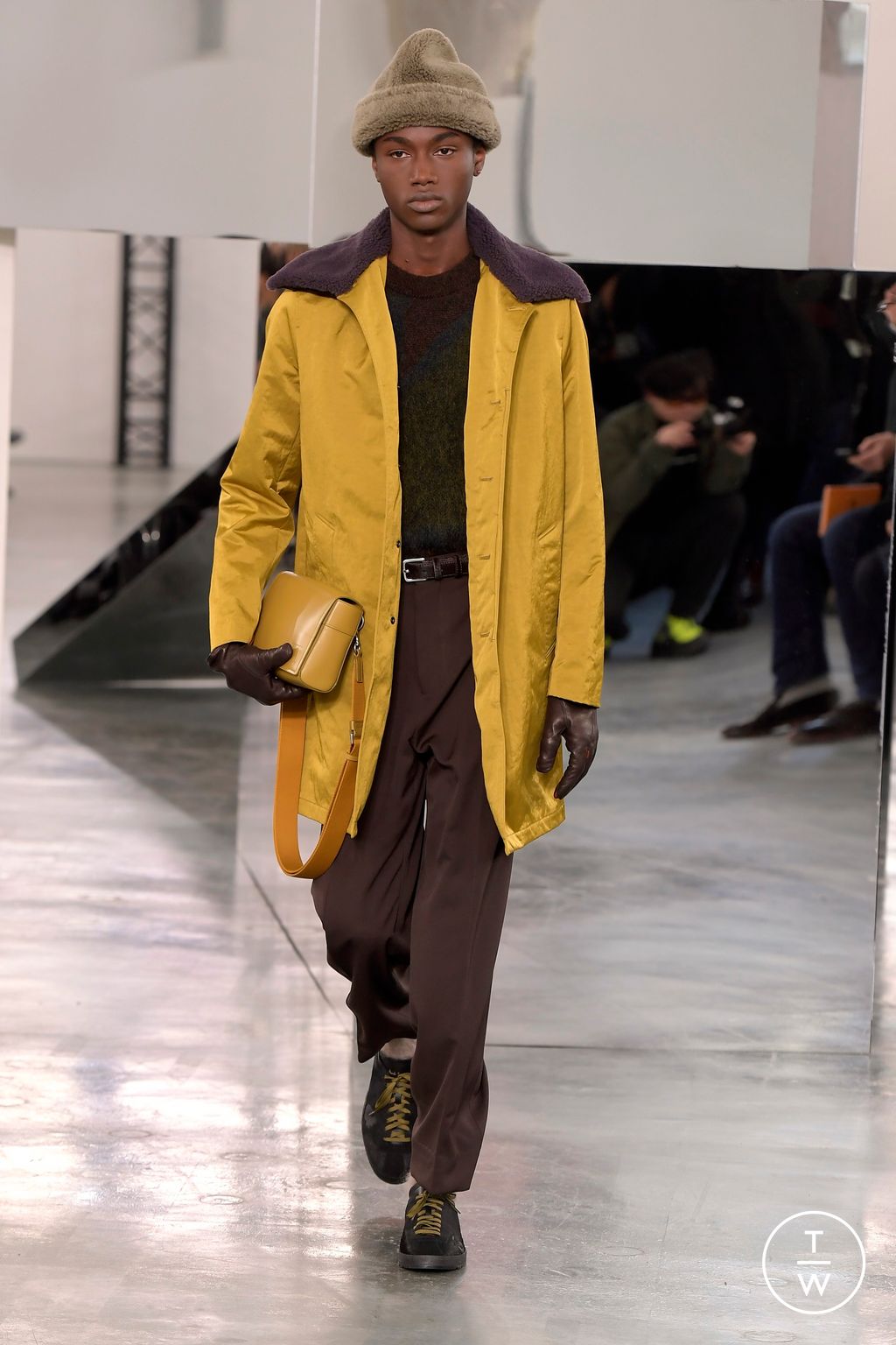 Fashion Week Paris Fall/Winter 2024 look 33 from the Paul Smith collection menswear