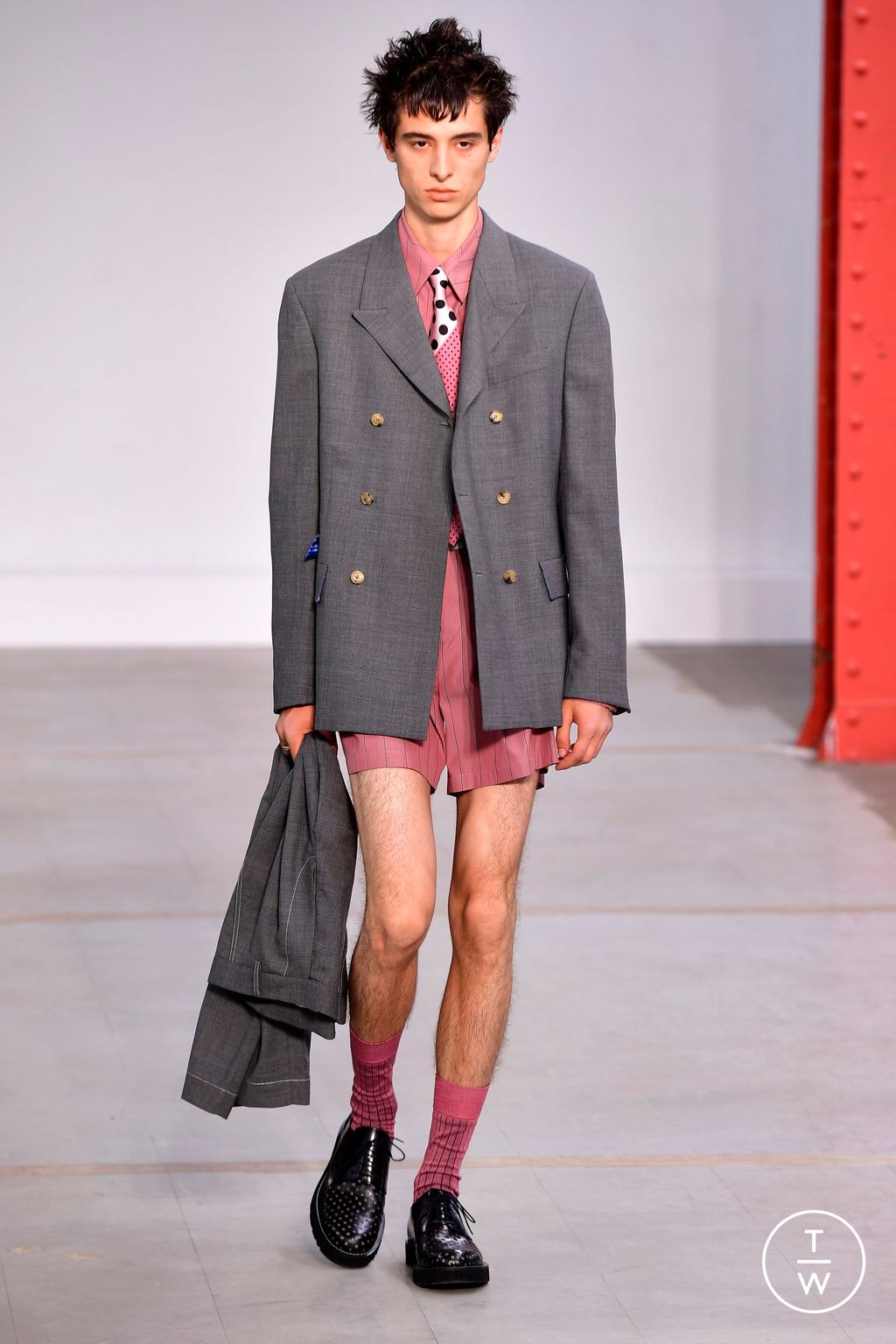Fashion Week Paris Spring/Summer 2024 look 8 from the Paul Smith collection menswear