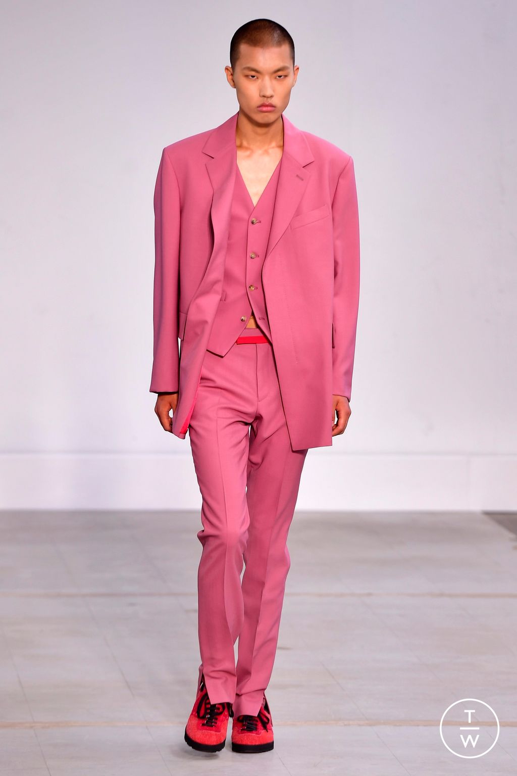 Fashion Week Paris Spring/Summer 2024 look 12 from the Paul Smith collection 男装