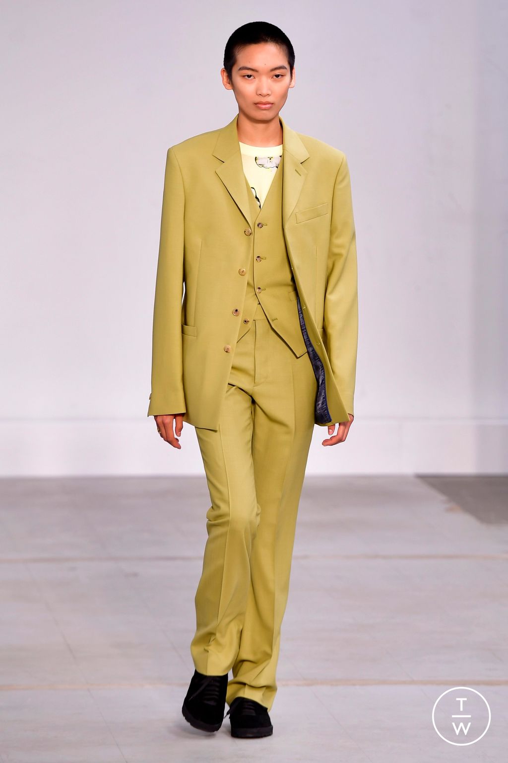 Fashion Week Paris Spring/Summer 2024 look 27 from the Paul Smith collection 男装
