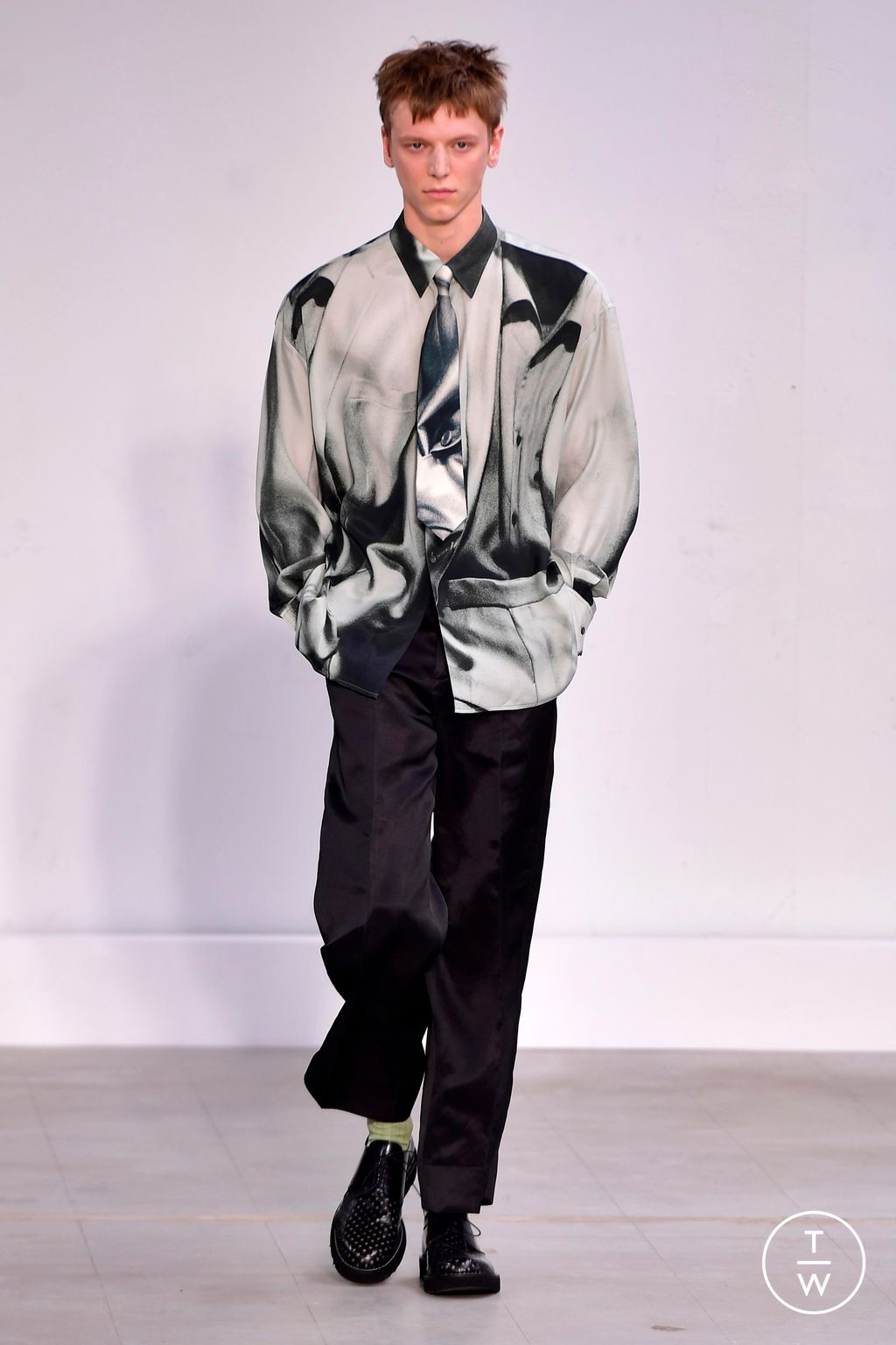 Fashion Week Paris Spring/Summer 2024 look 31 from the Paul Smith collection menswear