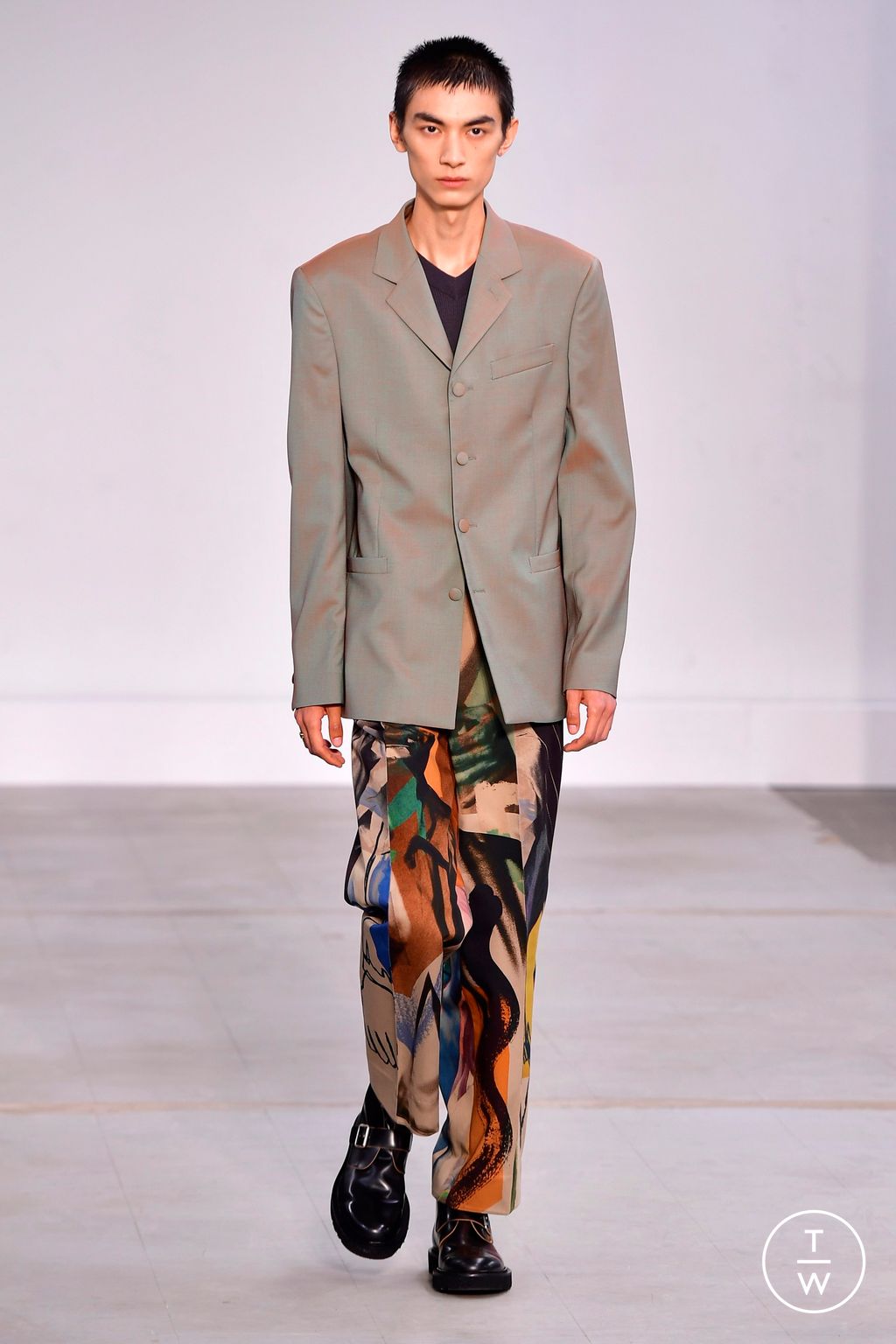 Fashion Week Paris Spring/Summer 2024 look 33 from the Paul Smith collection 男装
