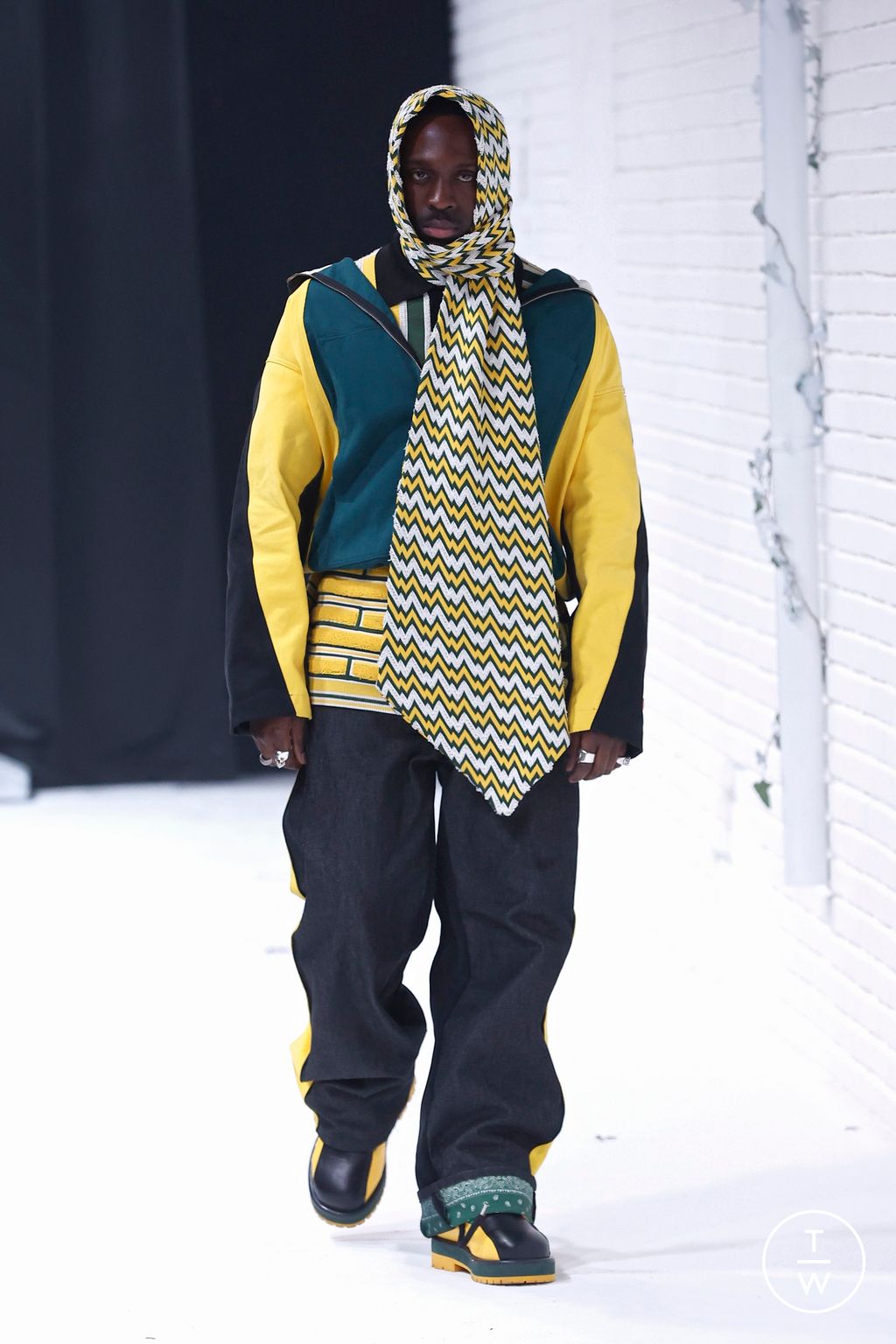 Fashion Week Milan Fall/Winter 2025 look 28 de la collection PDF menswear