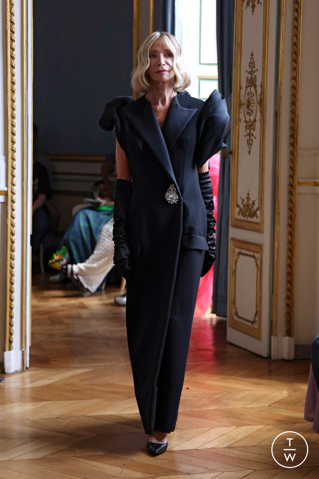 Fashion Week Paris Fall/Winter 2024 look 1 from the Peet Dullaert collection couture