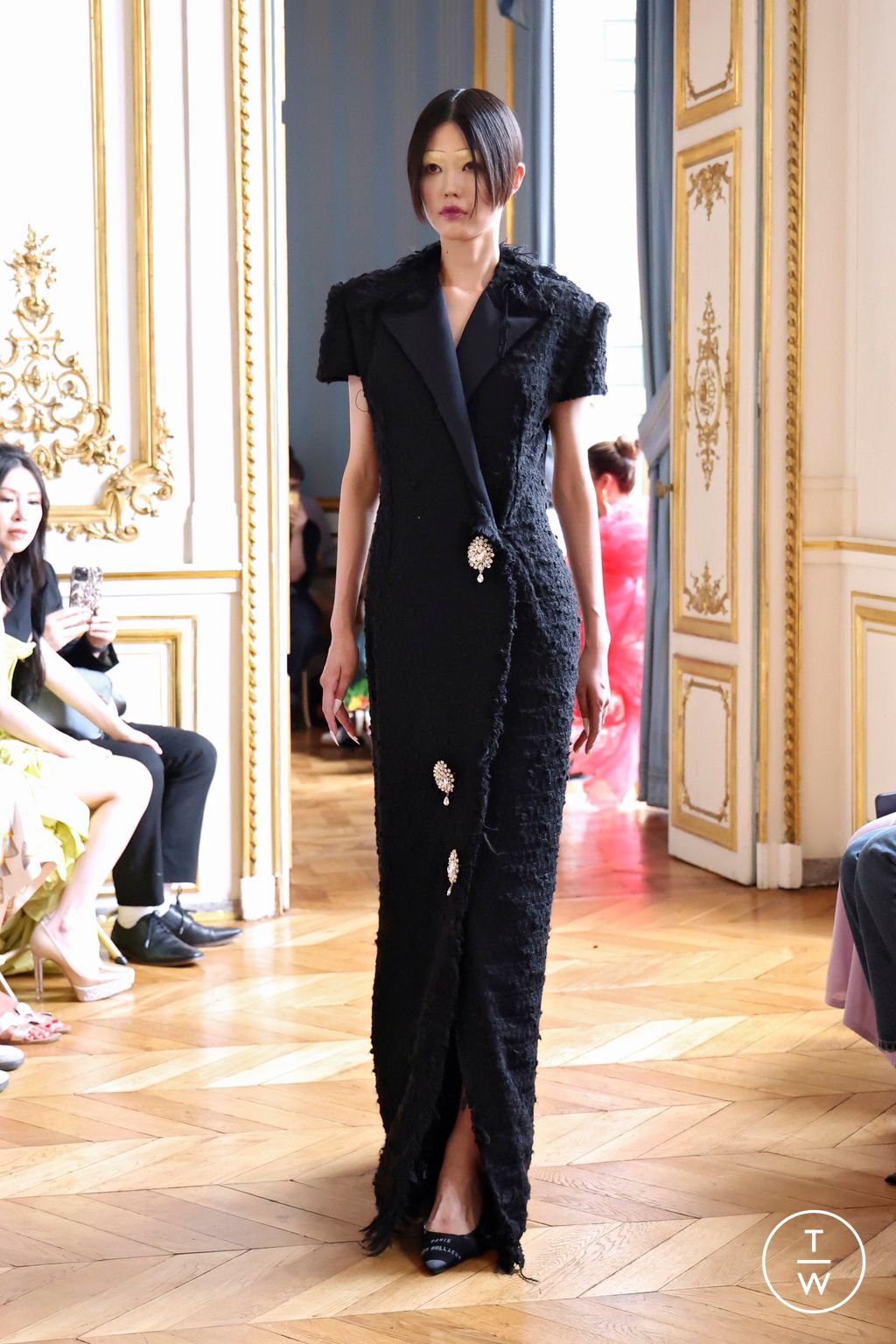 Fashion Week Paris Fall/Winter 2024 look 2 from the Peet Dullaert collection couture