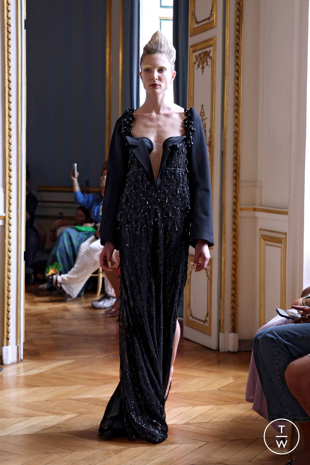 Fashion Week Paris Fall/Winter 2024 look 3 from the Peet Dullaert collection couture
