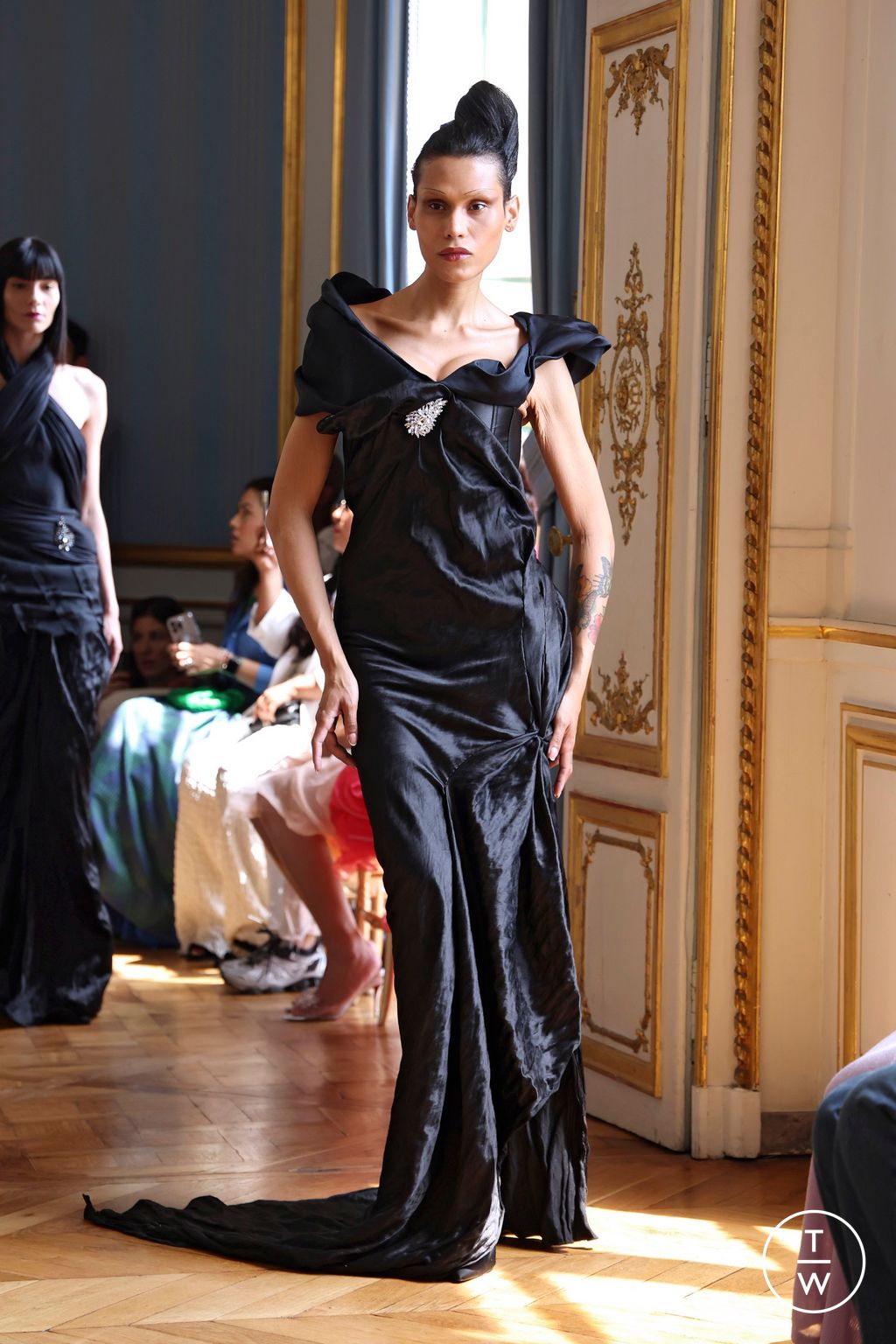 Fashion Week Paris Fall/Winter 2024 look 7 from the Peet Dullaert collection couture