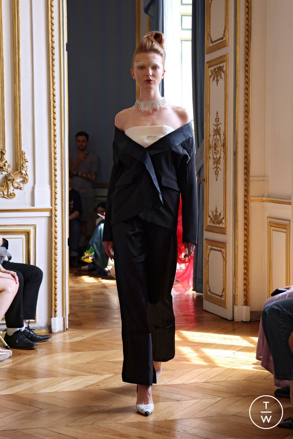 Fashion Week Paris Fall/Winter 2024 look 10 from the Peet Dullaert collection couture