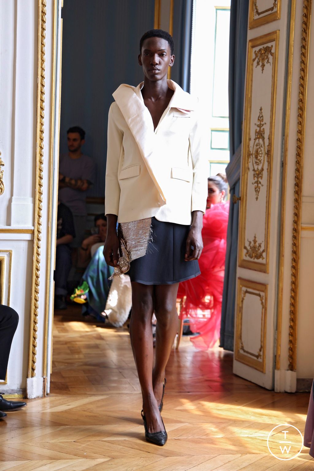 Fashion Week Paris Fall/Winter 2024 look 11 from the Peet Dullaert collection couture