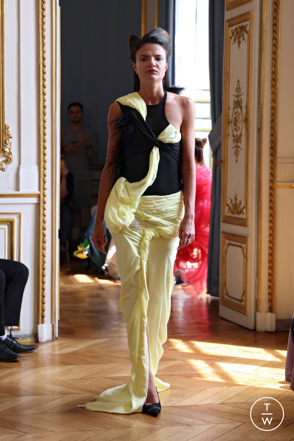 Fashion Week Paris Fall/Winter 2024 look 14 from the Peet Dullaert collection couture