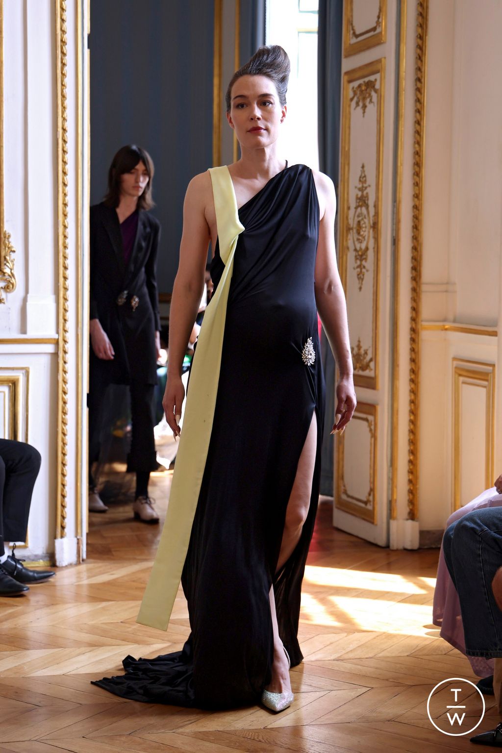 Fashion Week Paris Fall/Winter 2024 look 15 from the Peet Dullaert collection couture